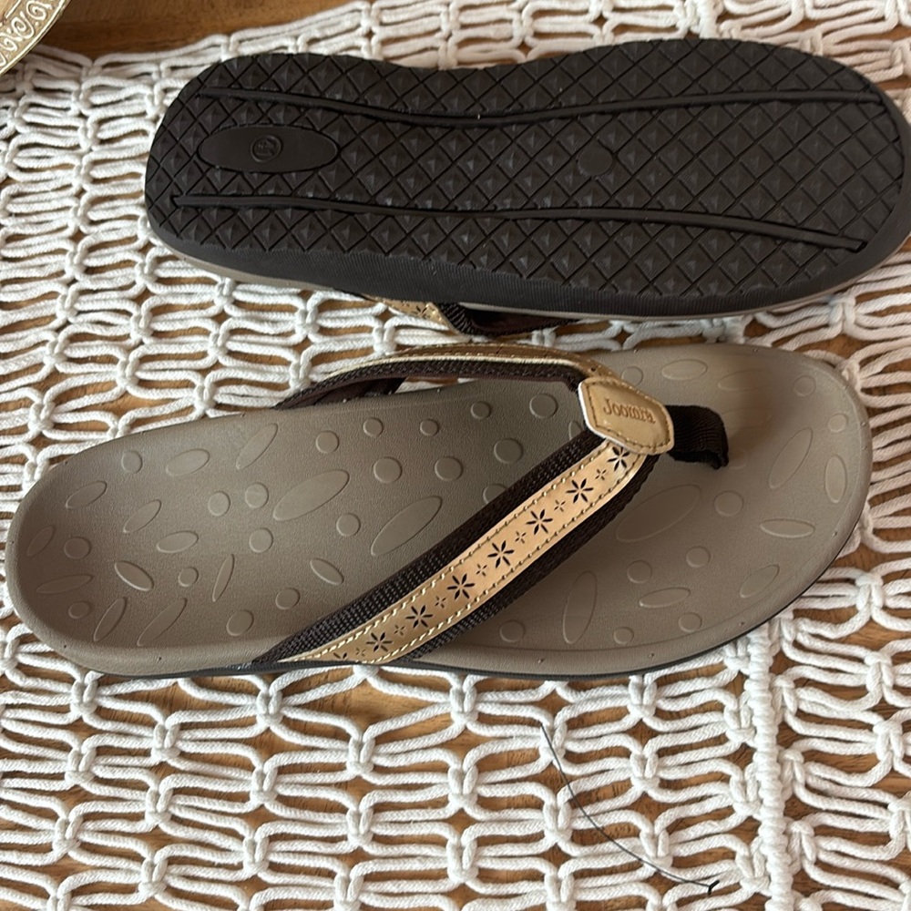 Joomra gold, arch support flip-flops size 9